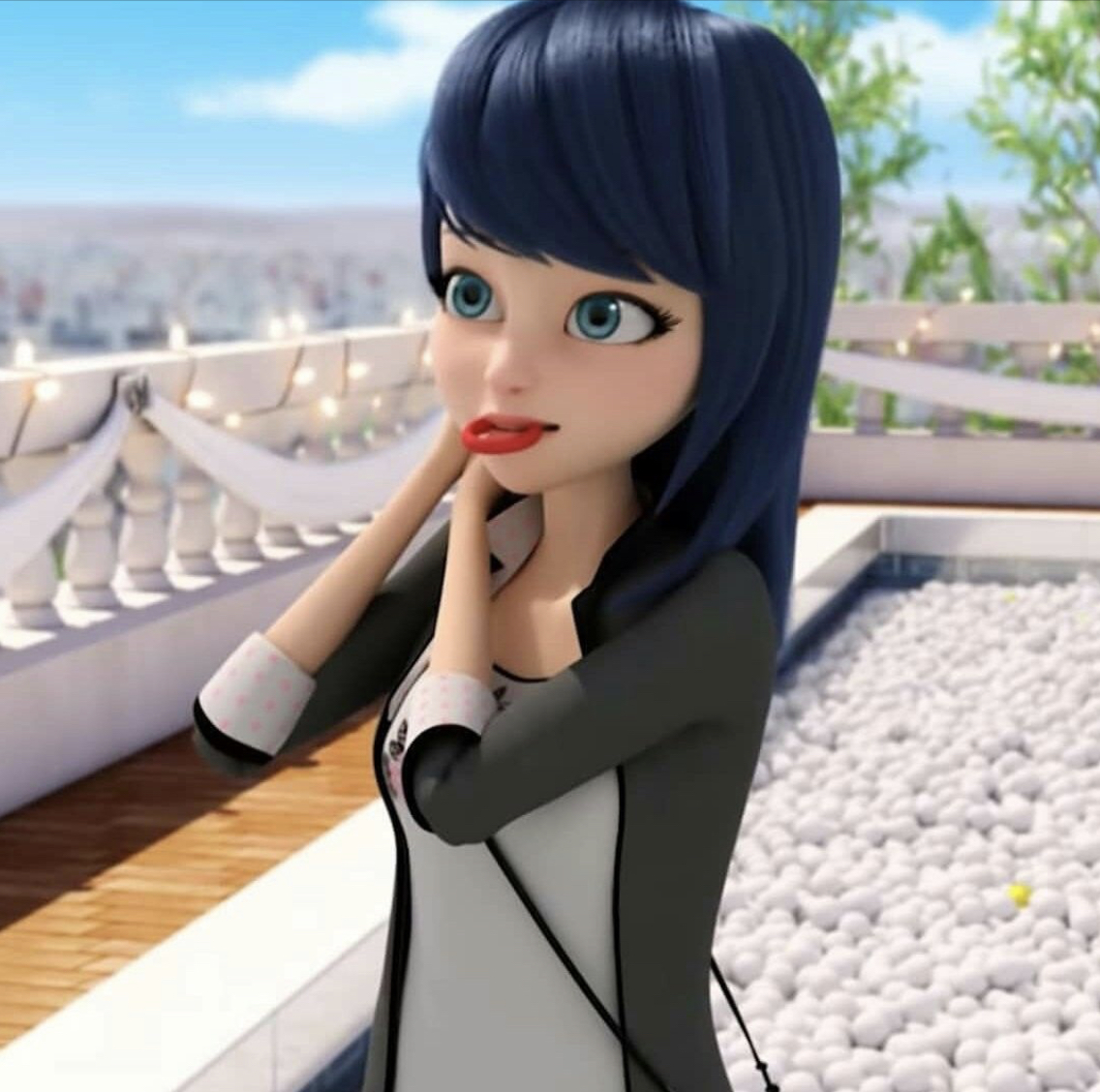 Marinette looks so pretty with her hair down! 