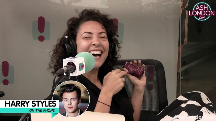 Harry Styles Talks Fine Line Collabs, Filming Lights Up Video, SNL & More! | Ash London Live