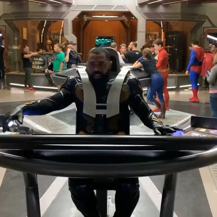 Cress Williams on Instagram: “Sometimes you gotta take the controls! #legendsoftomorrow #flash #blacklightning #crisisoninfiniteearths”