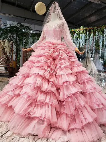 Tie breaker which dress would look better on Mister Ruler | Fandom