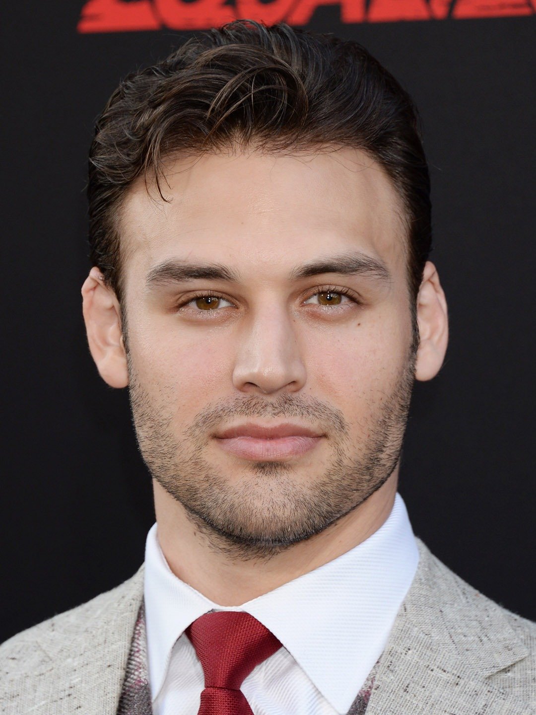 Ryan Guzman 9 1 1 Wiki Fandom