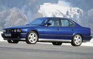 1991-1992 BMW M5 4-door sedan