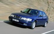 2000 Saab 9-3 4-door hatchback