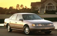 1995 Ford Taurus SE 4-door sedan