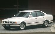 1992-1993 BMW 535i 4-door sedan