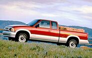 1996 Chevrolet S-10 LS Extended Cab (4x4)