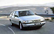 1994-1995 Saab 900 4-door hatchback