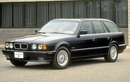 1995-1996 BMW 525i/530i 4-door wagon