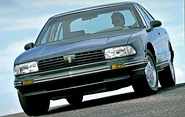 Front view of a 1995 Oldsmobile Eighty Eight Royale
