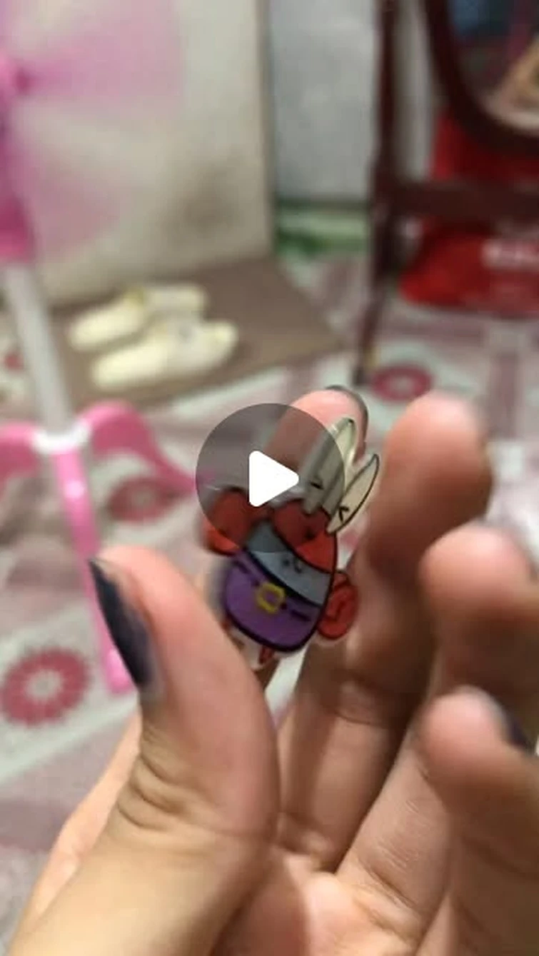 Jasmine Vargas on Instagram: "Look how cute is this hair clip. Beautifully made with exquisite craftsmanship. Adds a fun touch to any hairstyle! 🦀 Get yours here: https://s.lazada.com.ph/s.uNcqS   #spongebob #spongebobsquarepants #mrkrabs #hairclip"