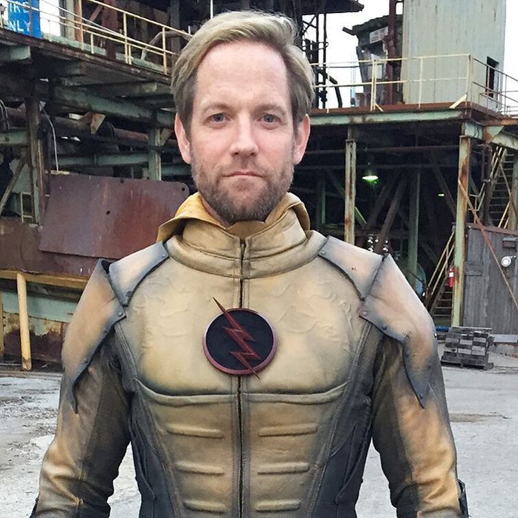 I think Matt Letscher is a better Eobard than Tom Cavanagh. Who agrees or disagrees?