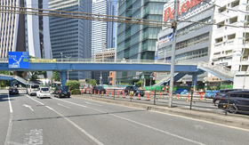 Streets of Shinjuku v5.png (552 KB) Shintoshinhodo Bridge is a pedestrian bridge crossing the street