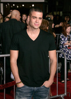 Mark-Salling-mark-salling-10840775-428-600