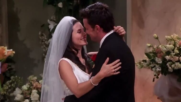 We bet you never noticed THIS about Monica and Chandler's
