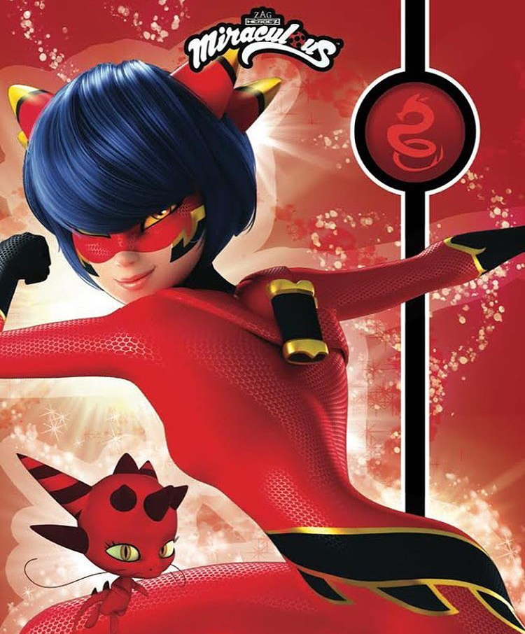 Kagami with the dragon miraculous! 