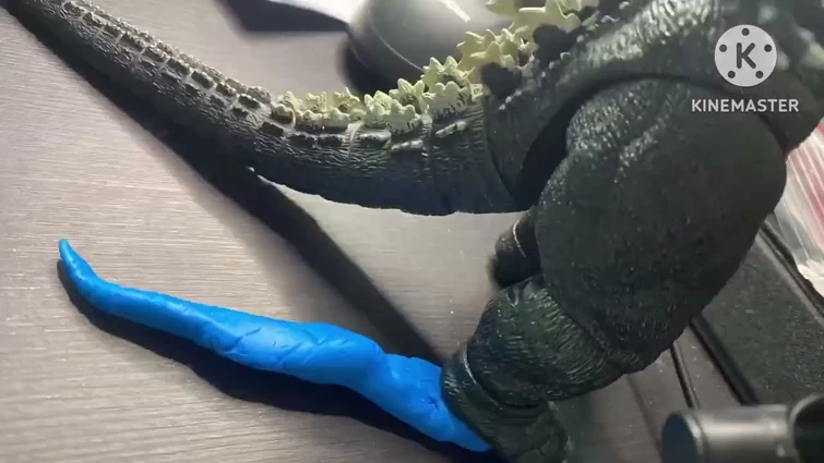 Godzilla finds nom noms