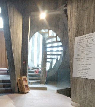 I found the original location of backrooms level 9223372036854775807 -  Turns out, the pic was taken at a church in france: Église Notre-Dame de  Royan : r/backrooms