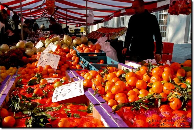 die Obst- und Gemüsestände