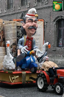 De Schoitkitten zetten in 2020 Kris De Poorter op hun wagen als eerbetoon aan Vrièt (©Sören Delclef)