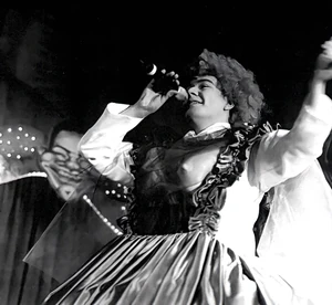 Bart tijdens zijn verkiezingsshow (©Het Nieuwsblad - 31/01/2000)