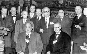 De Draeckenieren begin jaren '60. V.l.n.r. boven:Gaston Goubert, Honoré Destaebele, Jan Beeckman, Jef De Visser, Piet Moereels, Burgemeester Blanckaert, Marcel De Bisschop, Benoni Ringoir