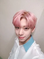 Donghyun on Twitter: "아침부터 고생한 우리 에비뉴들 오늘도 너무 고마워요❤️🥰😚" [2019.06.13] #2