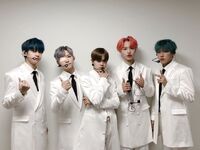 AB6IX Official on Twitter: "한 주를 AB6IX로 가득 채운 ABNEW에게 바치는 오늘의 무대🤩 AB6IX만큼 빛나는✨ 주말 보내세요 ABNEW❤️ #AB6IX #BLIND_FOR_LOVE #6IXENSE #에이비식스 #임영민 #전웅 #김동현 #박우진 #이대휘 #브랜뉴뮤직" [2019.10.18] #1