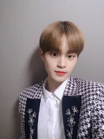 Daehwi on Twitter: "더쇼에서 2번째 1위!! 🏆🏆🏆 정말 받을 줄 몰랐는데ㅜㅜ 에비뉴 여러분들의 사랑과 노력 덕분에 저희가 이렇게 또 행복해진 거 같아요!!상 주신 만큼 저희가 더 열심히 보답해드릴게요!!❤️🏆❤️🏆" [2019.10.22] #4