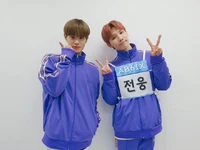 AB6IX Official on Twitter: "육상부터 MC까지 완벽한 케미를 보여준 휘웅휘웅과 새벽부터 밤까지 큰 소리로 응원해 준 ABNEW에게 칭찬의 박수 다섯 번👏👏👏👏👏 #AB6IX #에이비식스 #임영민 #전웅 #김동현 #박우진 #이대휘 #브랜뉴뮤직 #BRANDNEWMUSIC" [2019.12.16]