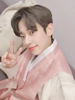 Donghyun on Twitter: "에비뉴 행복한 설 연휴 되 요!!!!!! 맛있는 거 엄청 많이 먹고 푹 쉬다 오세요~~!!!😘☺😚🥰" [2020.01.25] #1