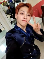 Woong on Twitter: "안녕하세웅🌸여러분 감기 조심해요!! 목도리도 하구다녀.. 추우니까!!" [2019.12.15] #3