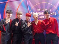 AB6IX Official on Twitter: "홍콩에서도 빛나는 미모 자랑하는 AB6IX ✨ 오늘도 응원해 주셔서 감사합니다 ABNEW 😍 #AB6IX #에이비식스 #임영민 #전웅 #김동현 #박우진 #이대휘 #브랜뉴뮤직 #BRANDNEWMUSIC" [2019.07.06]