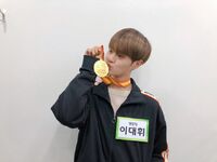 AB6IX Official on Twitter: 아육대 e스포츠에 당당하게 첫 도전장을 내민 휘랑둥이👍 금메달 참 잘했어요🏅‼ 어쨌든 금메달입니다👏❔ #AB6IX #에이비식스 #임영민 #전웅 #김동현 #박우진 #이대휘 #브랜뉴뮤직 #BRANDNEWMUSIC" [2020.01.25]