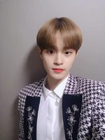 Daehwi on Twitter: "더쇼에서 2번째 1위!! 🏆🏆🏆 정말 받을 줄 몰랐는데ㅜㅜ 에비뉴 여러분들의 사랑과 노력 덕분에 저희가 이렇게 또 행복해진 거 같아요!!상 주신 만큼 저희가 더 열심히 보답해드릴게요!!❤️🏆❤️🏆" [2019.10.22] #2
