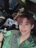 Donghyun on Twitter: "잘 도착했어요!!! 에비뉴 잘자요~~✈️💫⭐️" [2019.08.09] #2