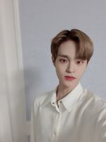 Daehwi on Twitter: "어제 정신이 없어서 올리는 걸 깜빡했네요..ㅎㅎㅎ 콘서트 DAY 2 함께 해주신 에비뉴 너무 감사드립니다~!! ❤" [2019.11.11] #1