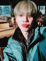 Youngmin on Twitter: "1년 전 같은 장소에서 벌써 1년이 흘렀네요 행복을 전해주는 에비뉴 산타들 오늘 이브 잘 보내고 미리 메리 영민 스마스😍" [2019.12.24] #2