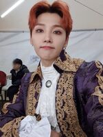 Woong on Twitter: "안녕하세웅🌸오늘 골든 디스크 무대 어떠셨나요? 에비뉴도 오랜만에 보구ㅠㅠ!!에비뉴 덕분에 넥스트 제네레이션 이라는 상을 받게 되었어요!! 정말정말 감사합니다!! 여러분 덕분에 행복했습니당 ㅎㅎ 아니 근데 사진은 무슨 고척돔 주인 처럼 나왔네요 하하하하!!" [2020.01.04] #1