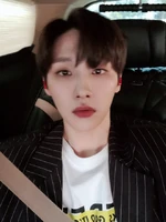 Woong on Twitter: "🌸행복하다 🖤" [2020.04.28] #4