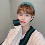 Daehwi on Twitter: "엠카 오늘도 재미있으셨나요? 오늘 공개된 솔로곡도 많이 들어주세요~♡♡" [2020.02.13] #3