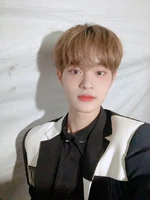 Daehwi on Twitter: "부산~~!! 뜨거운 함성 주셔서 감사해요! 역시 우리 에비뉴 응원소리가 인이어를 뚫고 들어오는구마잉~~~오늘 복숭아 대휘 in BUSAN 다음 기회에 또 봐요~~ ❤️🍑" [2019.10.19] #3