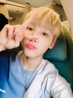 Woong on Twitter: "또 옆자리네. 부담스러워요 형." [2019.08.30] #2