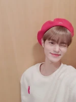 Daehwi on Twitter: "베레모... 어떻게 이제 박제할까요~?❤" [2019.11.07] #3
