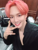 Youngmin on Twitter: "오늘 무대 보러 와준 에비뉴~ 큰 응원소리에 힘이 되었어요😍😍 감기 들까 봐 걱정이야ㅜㅜ 따뜻한 거 먹고 감기 들면 안 돼요😍😍 고마워 에비뉴~" [2019.10.12] #1