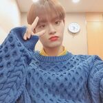 Daehwi on Twitter: "지난주에 못봐서 너무 아쉬웠는데 오늘 엠카로 또 다시 찾아뵙게 되니 기분이 아주 좋구먼 ㅎㅎ 💙💛" [2020.02.06] #1