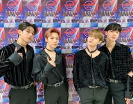 AB6IX Official on Twitter: "언제 어디서나 같은 마음으로 응원해 주는 ABNEW❤️ AB6IX는 오늘도 감동했어요😭 언제나 감사합니다🥰 #AB6IX #에이비식스 #임영민 #전웅 #김동현 #박우진 #이대휘 #브랜뉴뮤직 #BRANDNEWMUSIC" [2020.01.18]