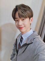 Donghyun on Twitter: "오늘도 슬쩍 사진 놓고가요~~😀🥰 보고싶어요 에비뉴😘" [2020.04.17] #3