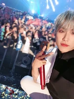 Woojin on Twitter: "에비뉴와 함께~♡" [2019.11.10] #1