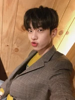 Donghyun on Twitter: "조금 이른 심야동방~~~행복하자~~에비뉴~~~❤️" [2019.12.13] #1