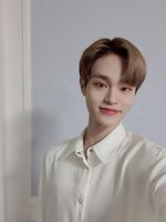 Daehwi on Twitter: "어제 정신이 없어서 올리는 걸 깜빡했네요..ㅎㅎㅎ 콘서트 DAY 2 함께 해주신 에비뉴 너무 감사드립니다~!! ❤" [2019.11.11] #4